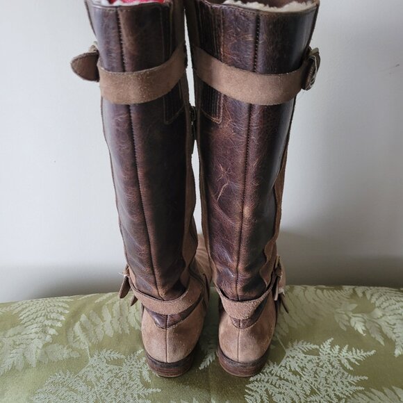 UGG Boots - Picture 6 of 7